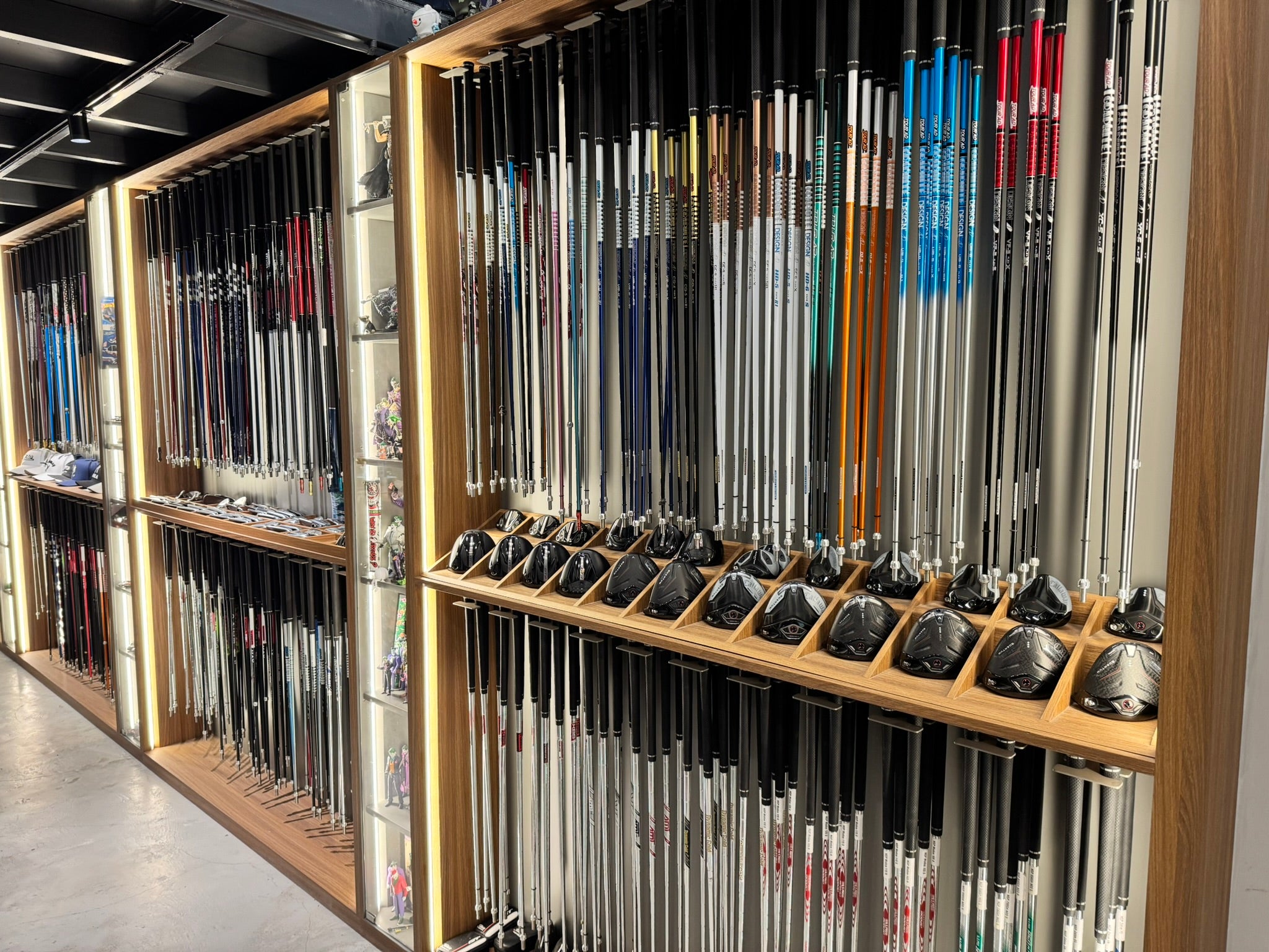 Display of golf shafts for club fitting